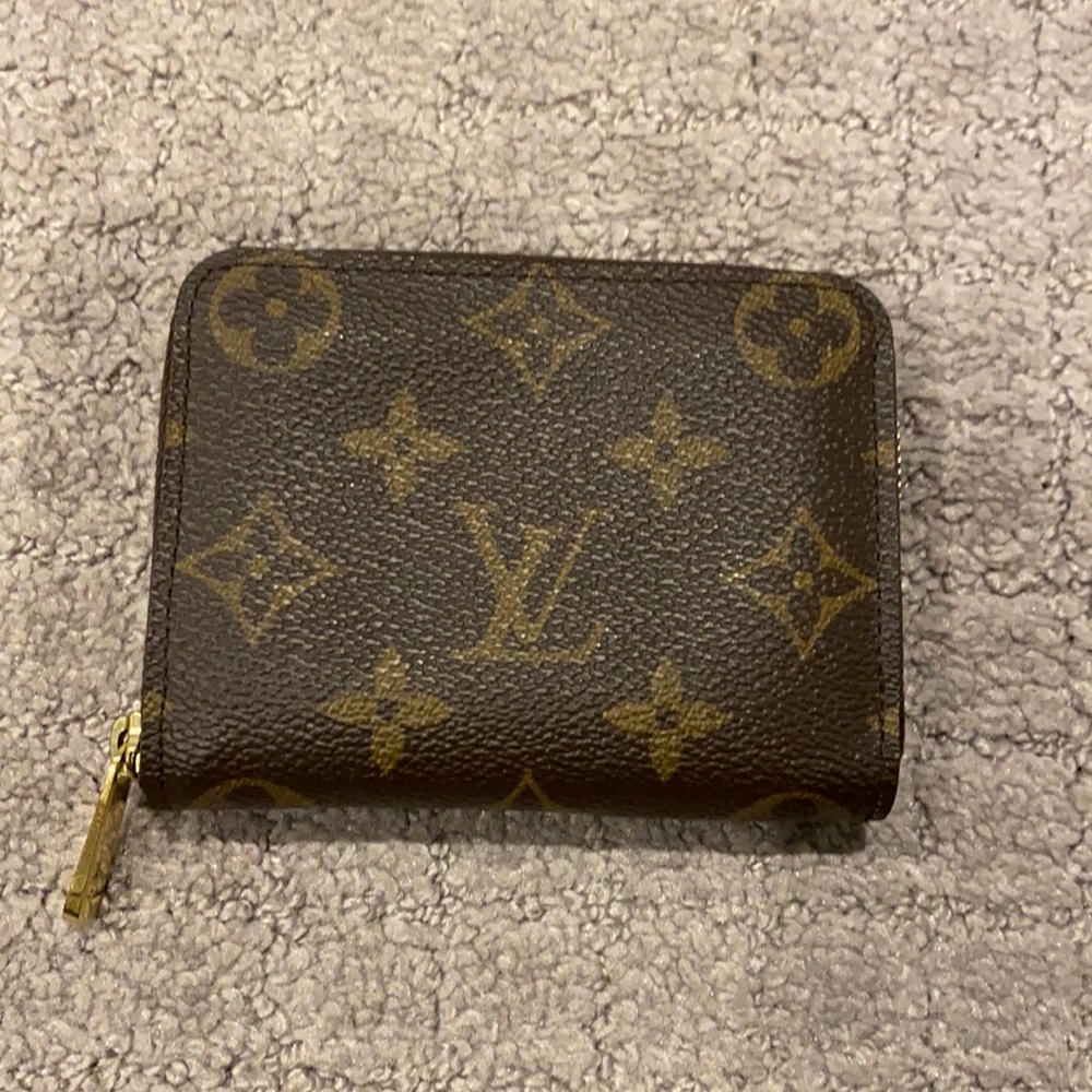 Authentic Louis Vuitton Zippy Coin